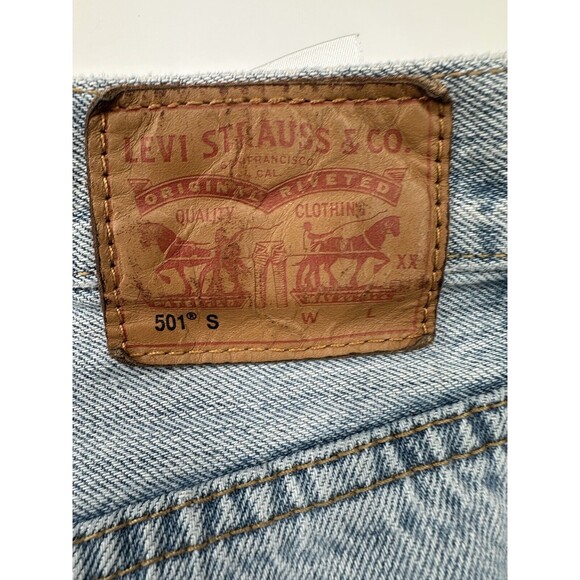 Levi’s Premium 501 S straigh Jean in Light Wash Size 26 Rip & Distress raw hem - Picture 5 of 14